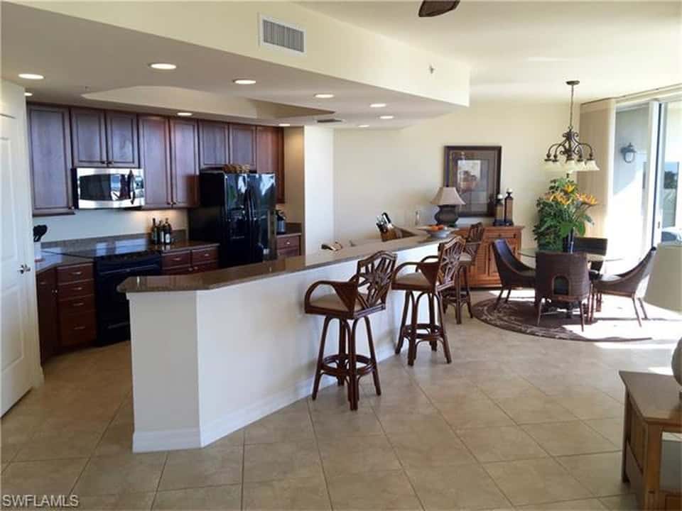 dated kitchen - myfrenchtwist.com