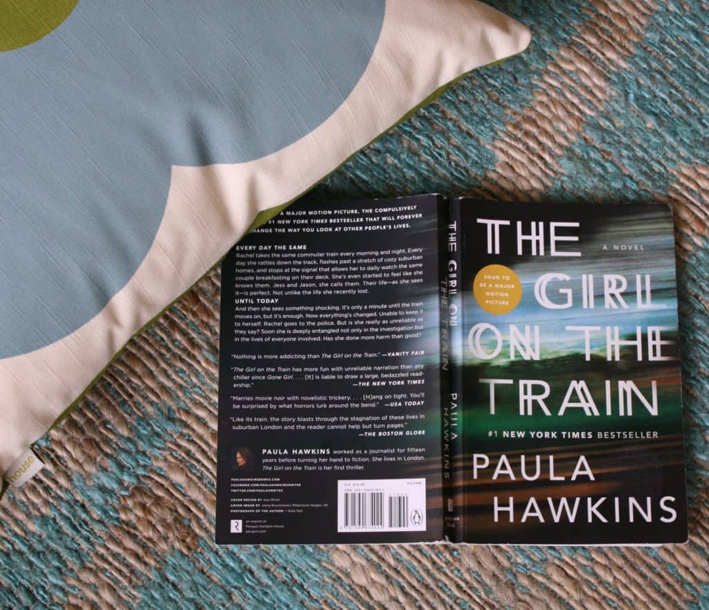 the girl on the train - myfrenchtwist.com