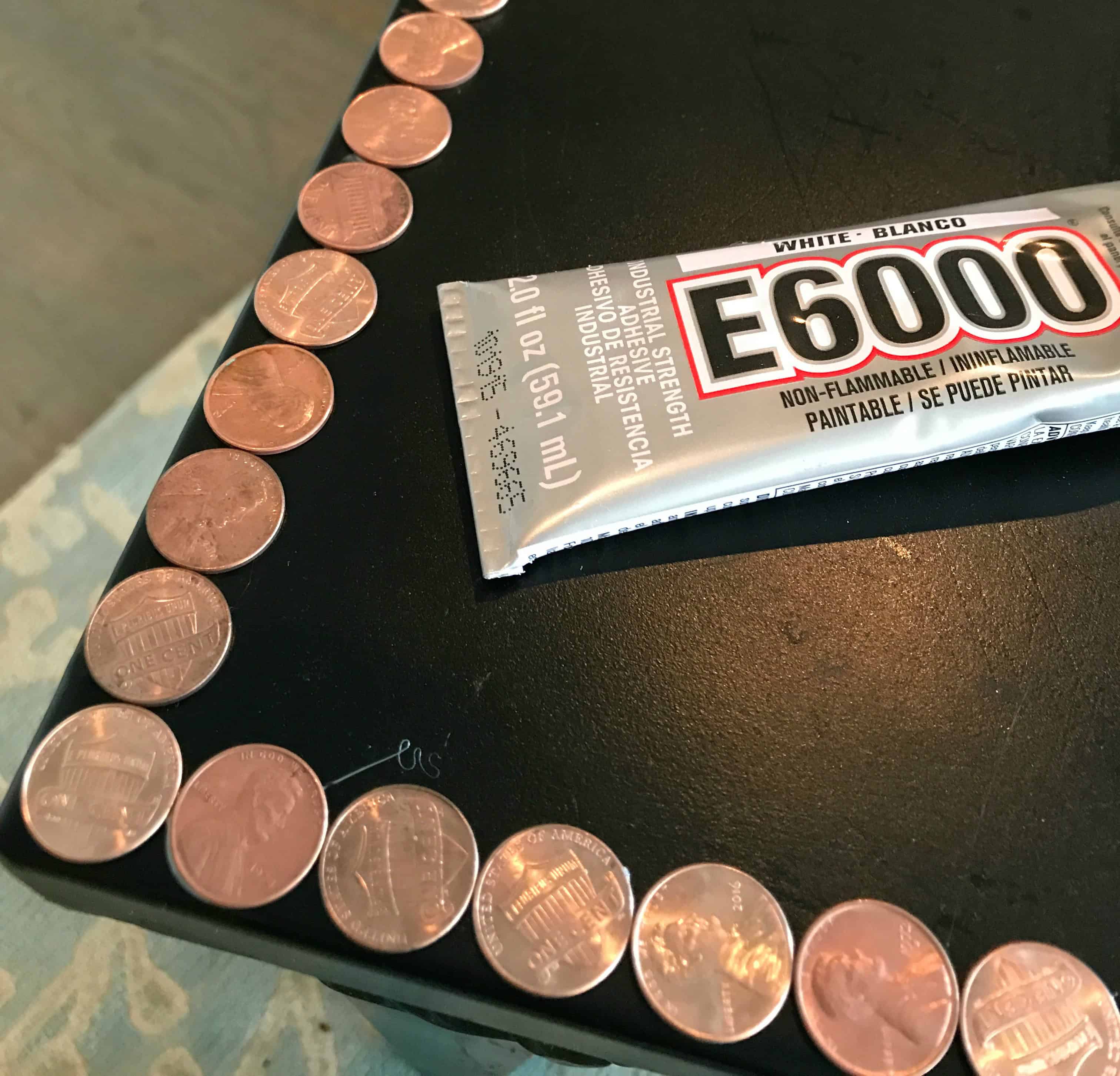 penny topped table upcycle - myfrenchtwist.com