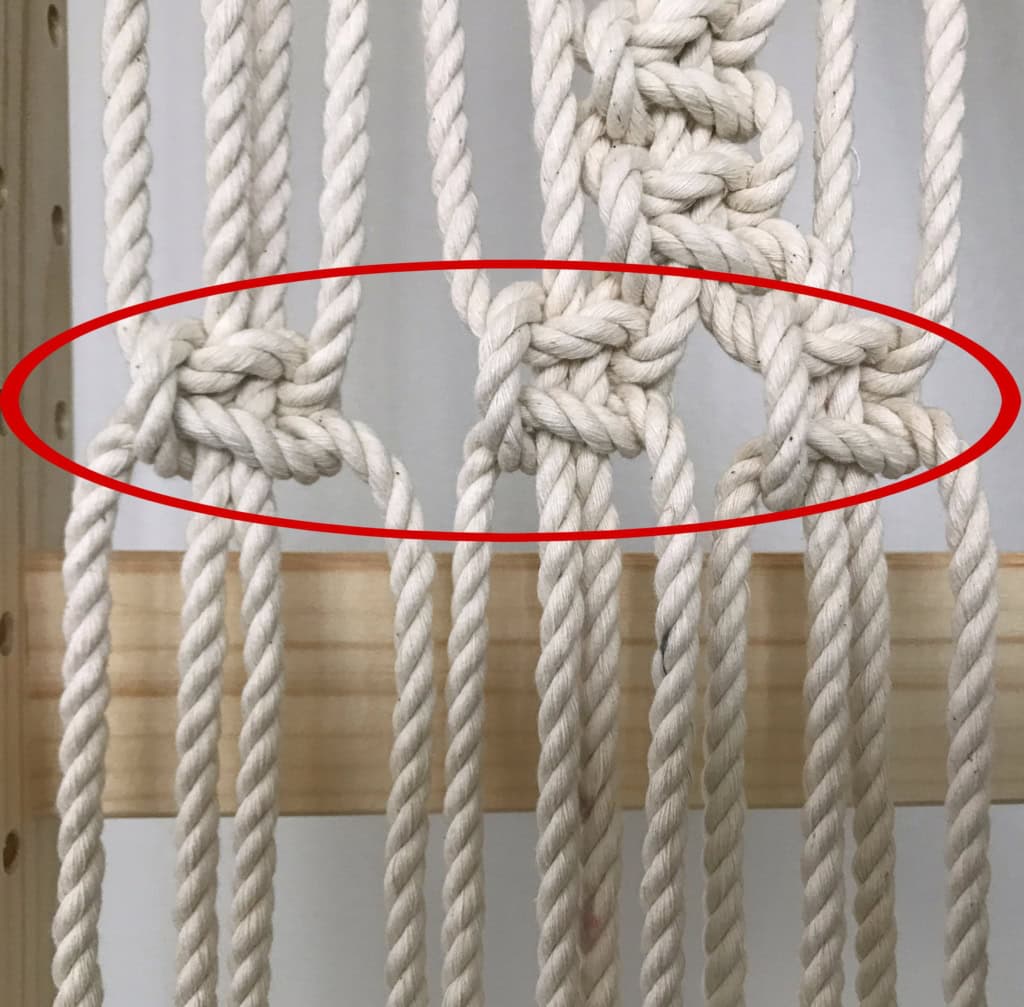 easy macrame folding screen - myfrenchtwist.com