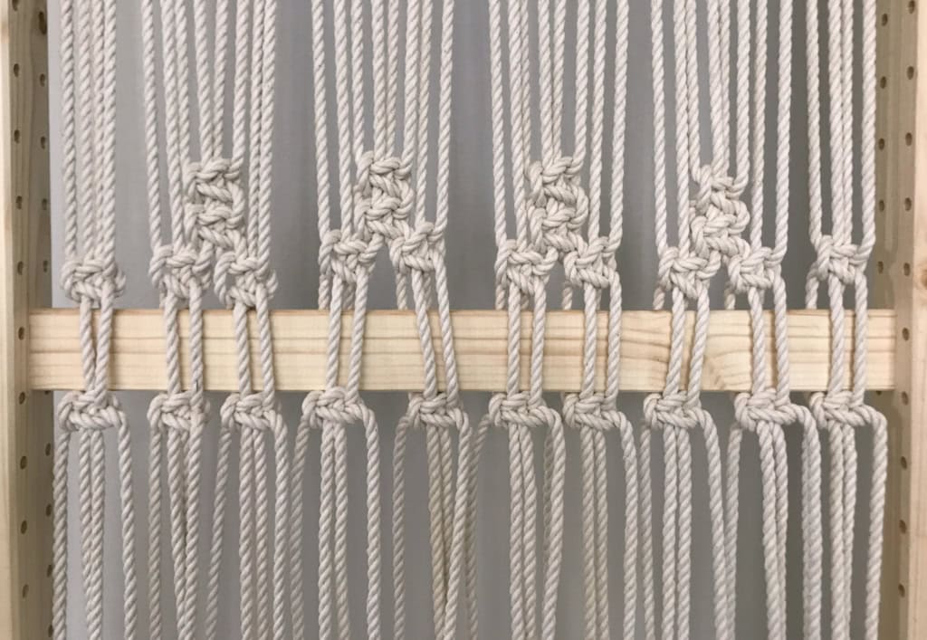 easy macrame folding screen - myfrenchtwist.com