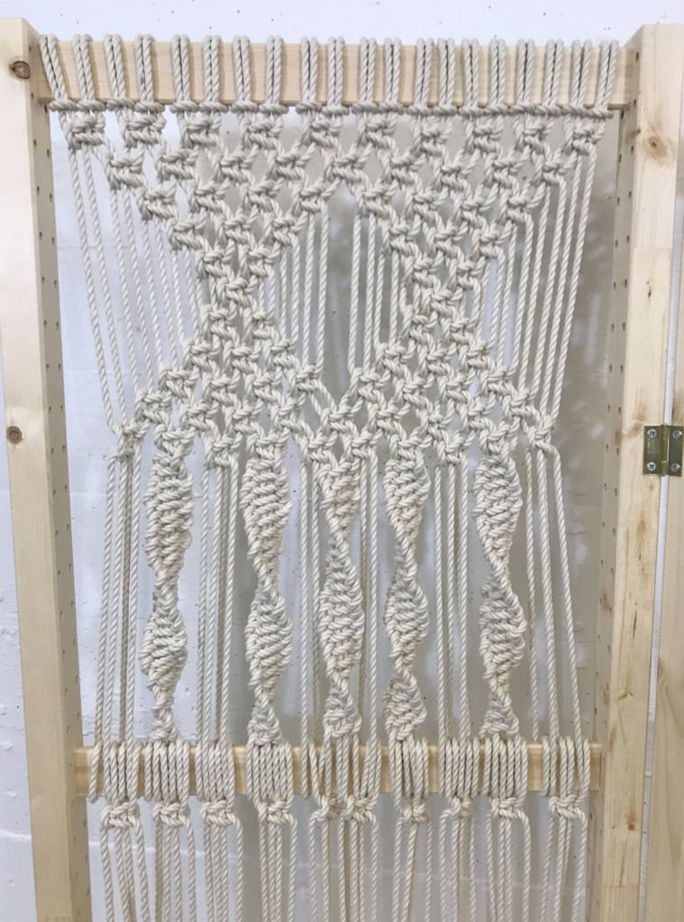 easy macrame folding screen - myfrenchtwist.com
