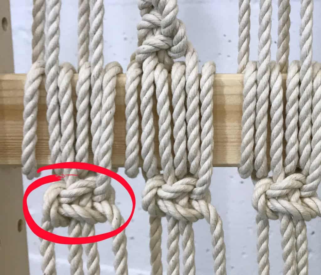 easy macrame folding screen - myfrenchtwist.com