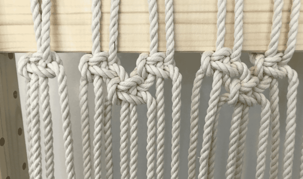 easy macrame folding screen - myfrenchtwist.com