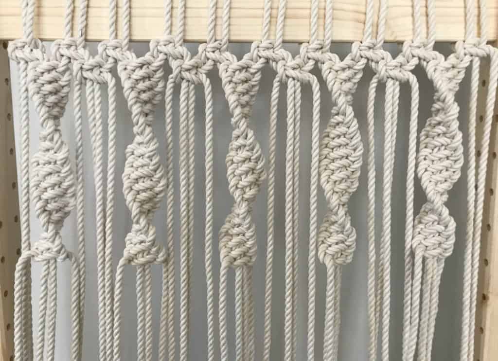 easy macrame folding screen - myfrenchtwist.com